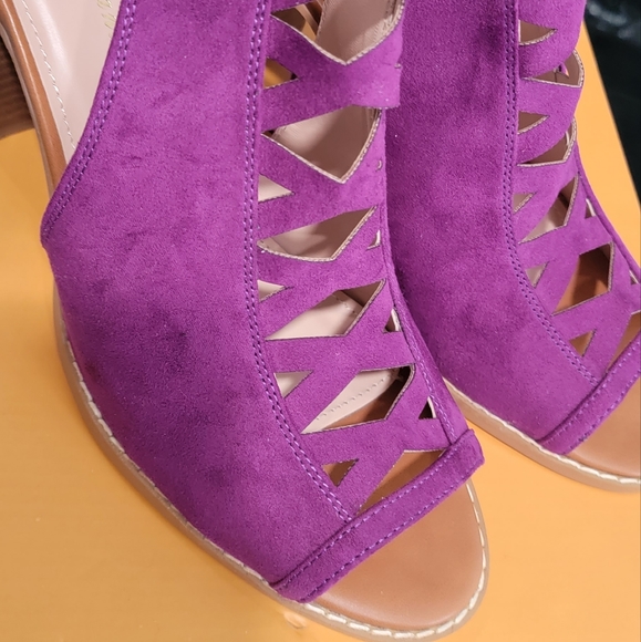 Shoes - Women's platform open toe shoes. Violet